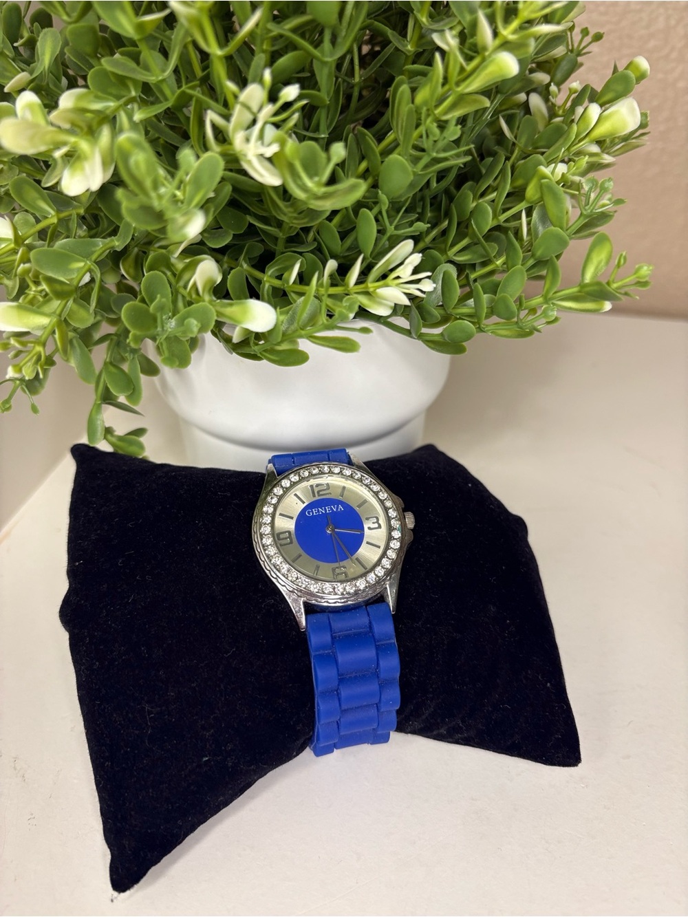 Geneva watches typically sell in this range based on condition demand. today now